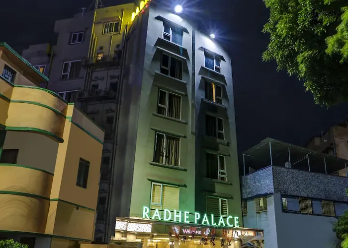 Treebo Radhe Palace, Lake Town